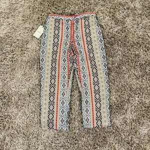 NWT 🆕❤️ Zara women pants in size Large.
